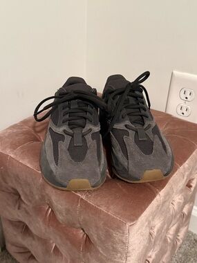 Adidas Yeezy Boost 700 ‘Utility Black’